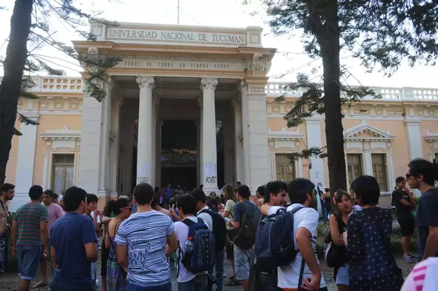 CONFLICTO UNIVERSITARIO. Las universidades nacionales inician el ciclo lectivo 2025 con aulas abiertas pero un futuro incierto por la falta de presupuesto y las tensiones salariales. / ARCHIVO LA GACETA