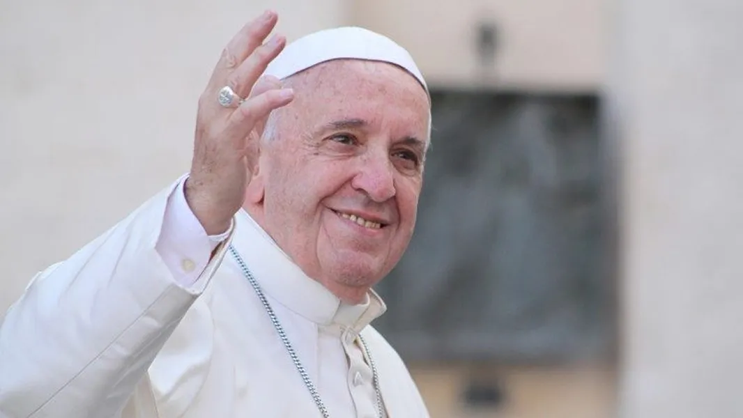 El papa Francisco continúa hospitalizado. 