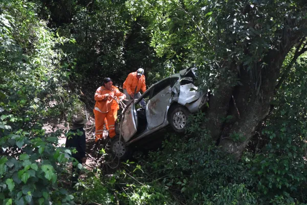 Murió una mujer en El Corte luego de que el auto en el que viajaba cayera a un precipicio