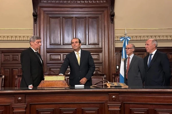 García-Mansilla juró en la Corte, y agudizó la polémica