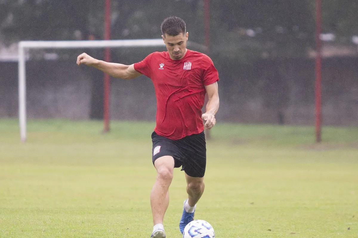 ENFOCADO. Matías García disfruta de la nueva temporada con la camiseta de San Martín de Tucumán.