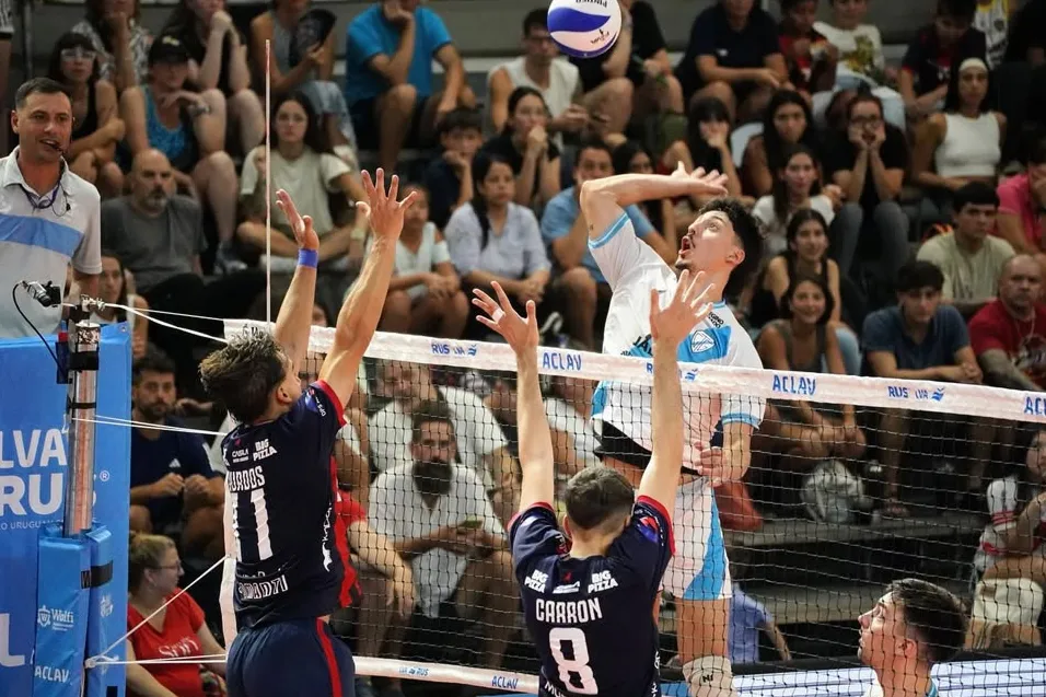 Tucumán de Gimnasia sufrió una ajustada derrota en el arranque de los cuartos de final de la Liga de Vóleibol Argentina