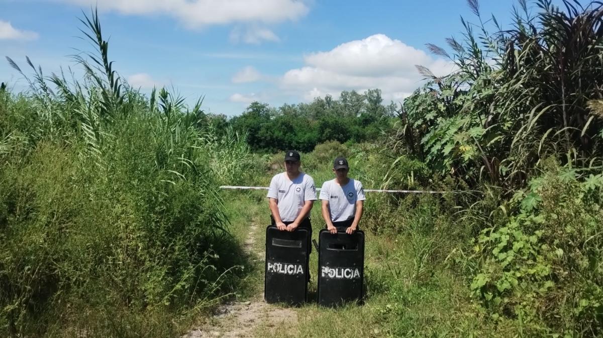 Policías, en la zona del hallazgo. 