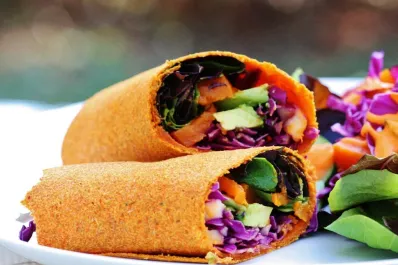 Almuerzo sin harinas: cómo preparar wraps de zanahoria con solo tres ingredientes