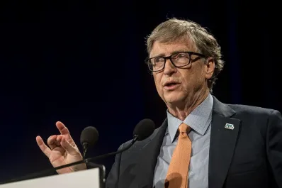 Las carreras universitarias que hay que estudiar para garantizarse un buen futuro, según Bill Gates