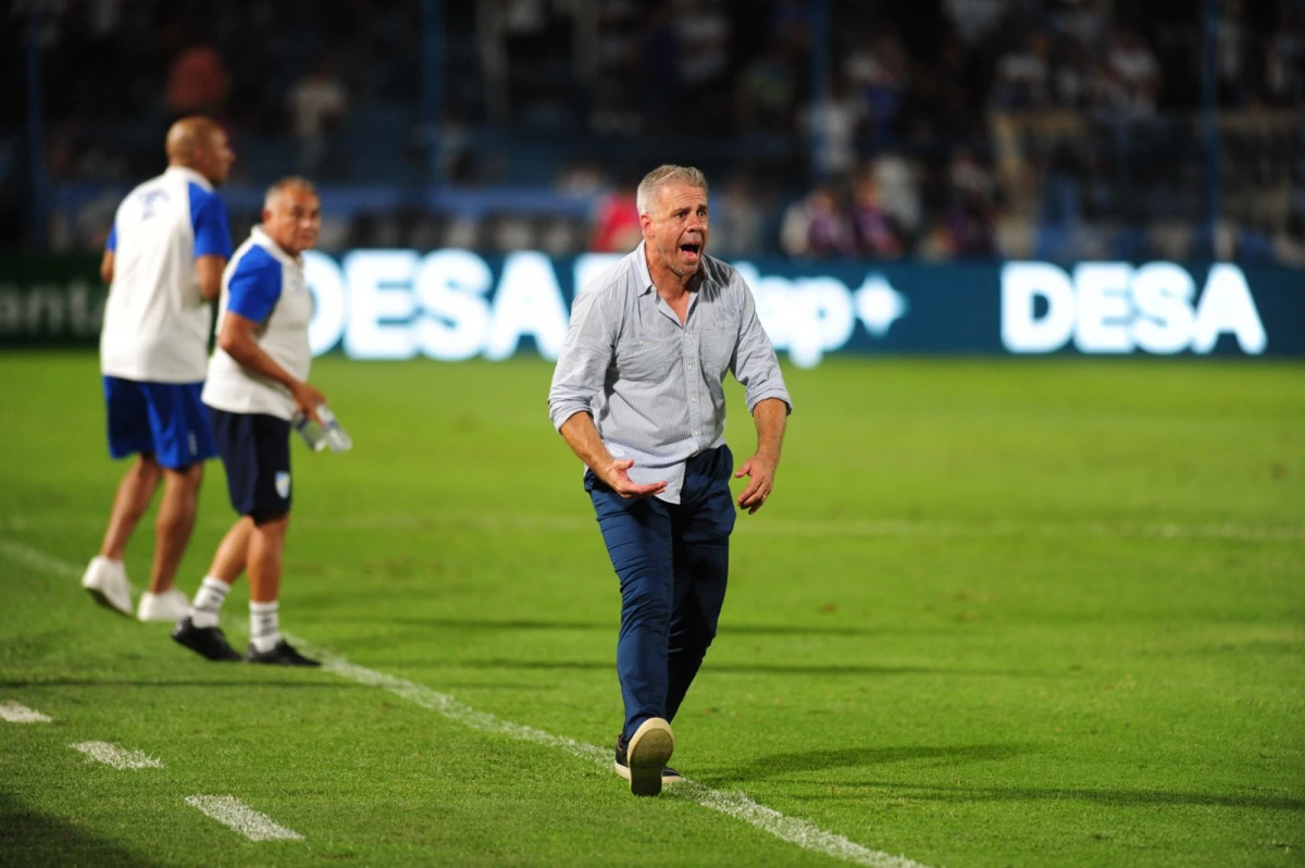 Se vio un poco de rebeldía, jugamos un partido incómodo. Me voy triste, la sentida declaración de Lucas Pusineri tras la derrota de Atlético