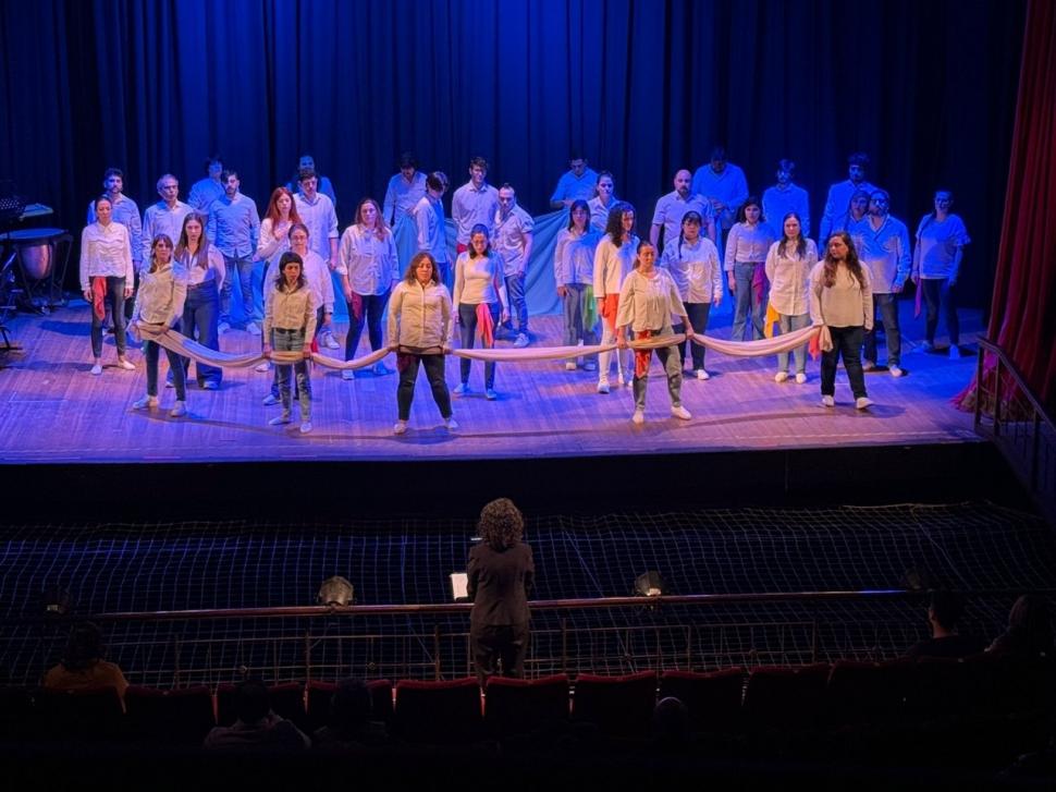 Mujeres en foco: taller de canto colectivo y recital de Vivi Vargas