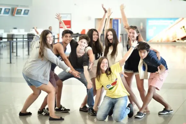 AFS lanza las Becas Efecto 2025 para alumnos tucumanos con destino a Grecia, Japón y Brasil