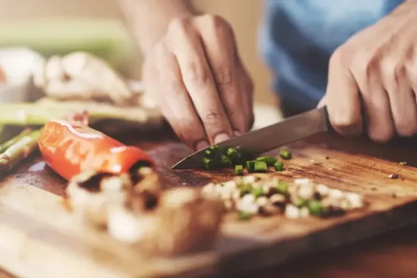Cómo deberías preparar tu cena para despertarte con un abdomen plano