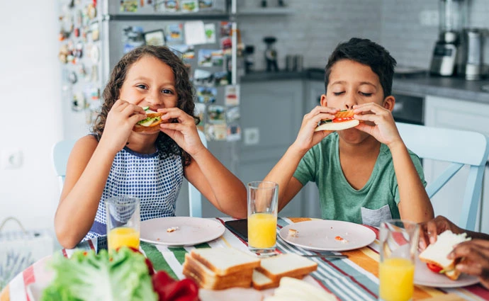 DIETA RICA. Elegir una gran variedad de alimentos naturales y evitar los productos procesados son algunos tips nutricionales a tener en cuenta.