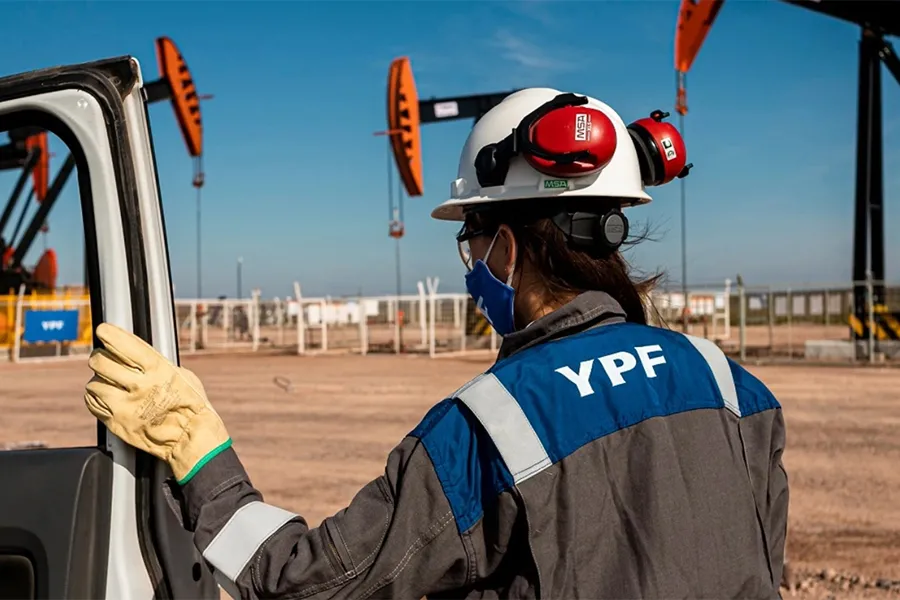 EN BUSCA DE EMPLEADOS. YPF busca trabajadores para diferentes puestos. / CENTRO CEPA