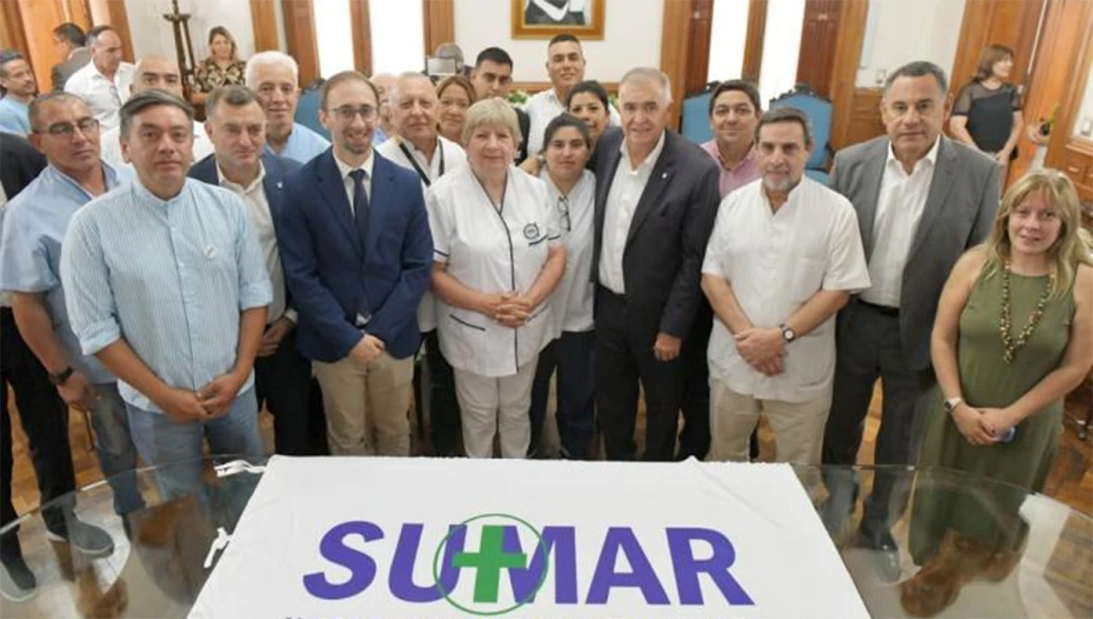 EN CASA DE GOBIERNO. Las autoridades del Ejecutivo y del gremio de la salud se reunieron esta mañana para sellar el aumento salarial para el sector. 