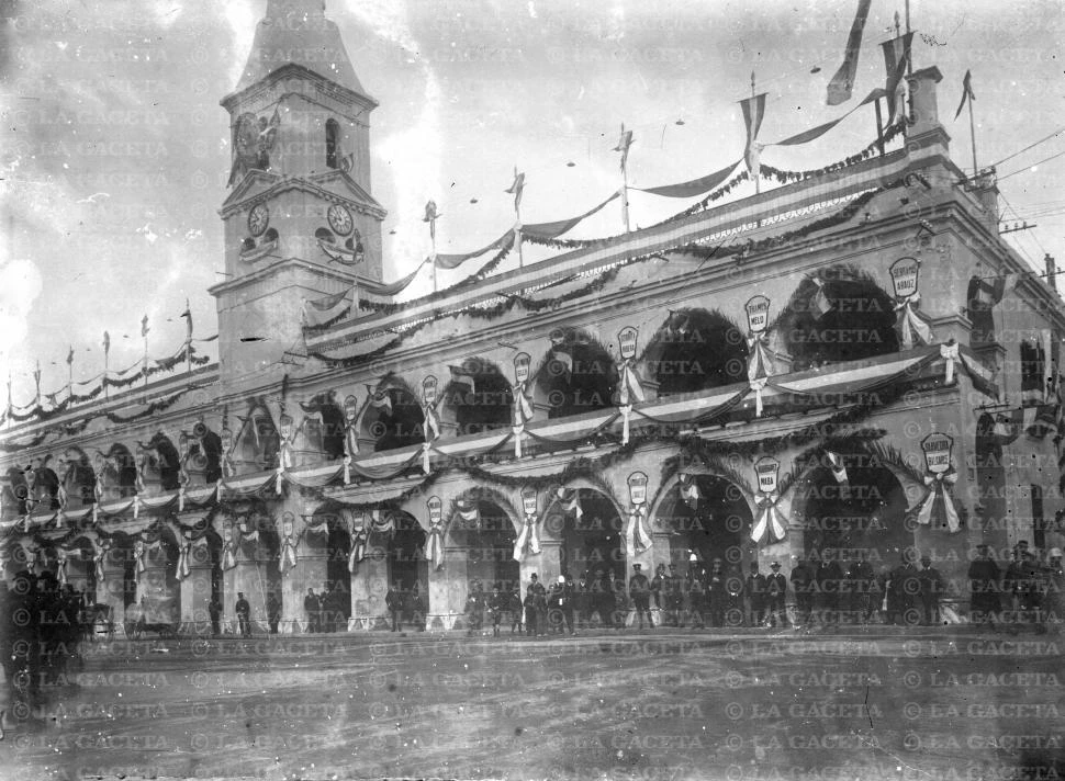 Recuerdos fotográficos: fiesta patria en el Cabildo