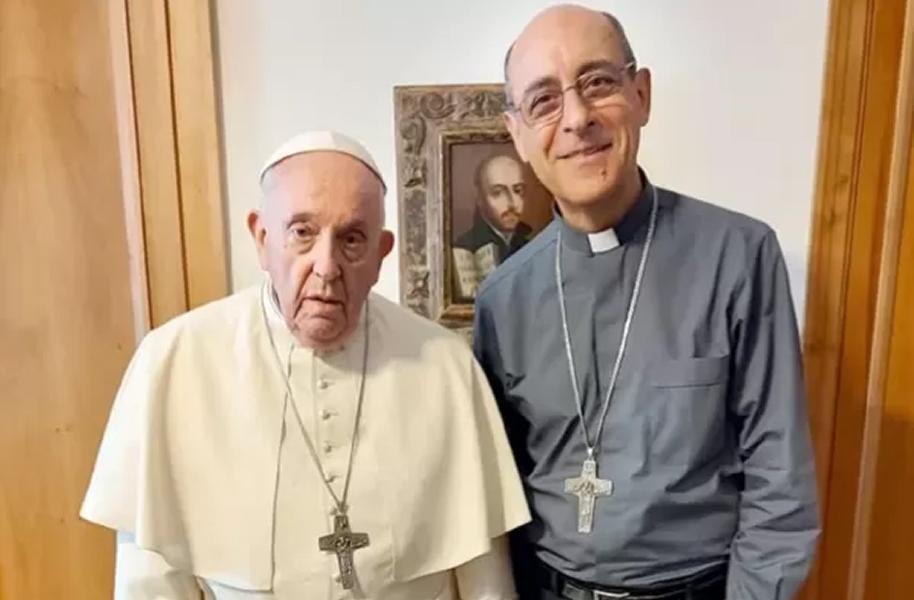 Fernández ocupa hoy el cargo que ocupó Joseph Ratzinger antes de convertirse en Benedicto XIV.