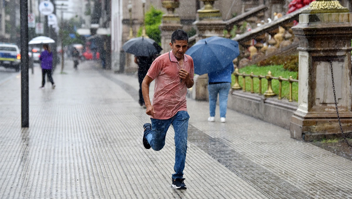 INESTABILIDAD. La jornada podría atravesar un pico de temperatura y terminar con fuertes tormentas.