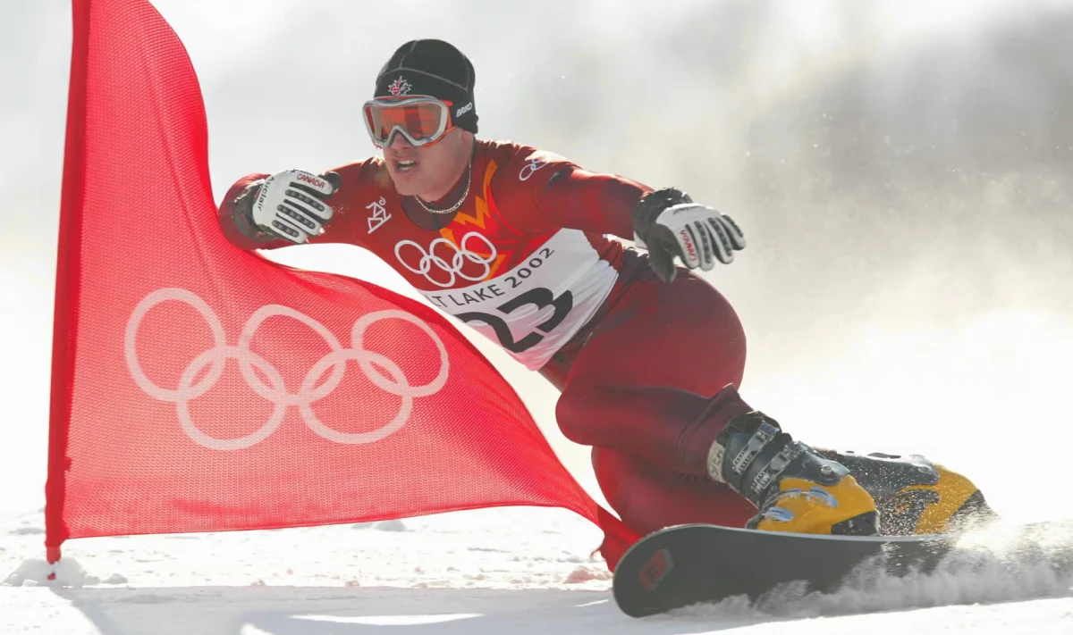 Ryan Wedding compite en la ronda clasificatoria del evento de snowboard de slalom gigante paralelo masculino en Park City, Utah, en 2002. Fotografía: Adam Pretty/Getty Images/The Guardian