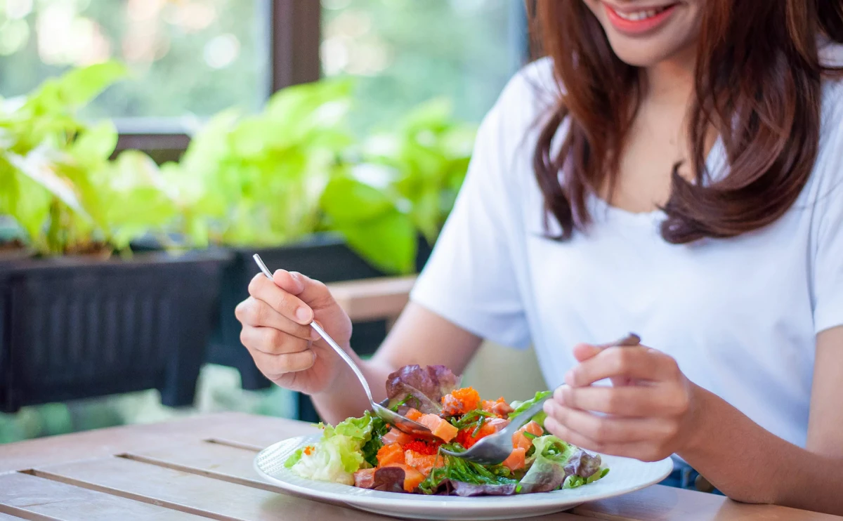 Ciertos alimentos ricos en nutrientes esenciales pueden mejorar el estado de ánimo y reducir los síntomas de depresión.