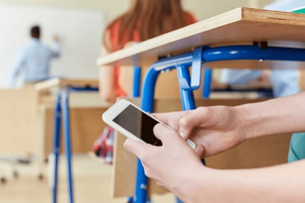 Celular en el aula: entre la distracción y el aprendizaje