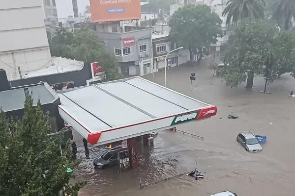 El gobierno bonaerense reforzó la asistencia en Bahía Blanca y Bullrich viajará mañana