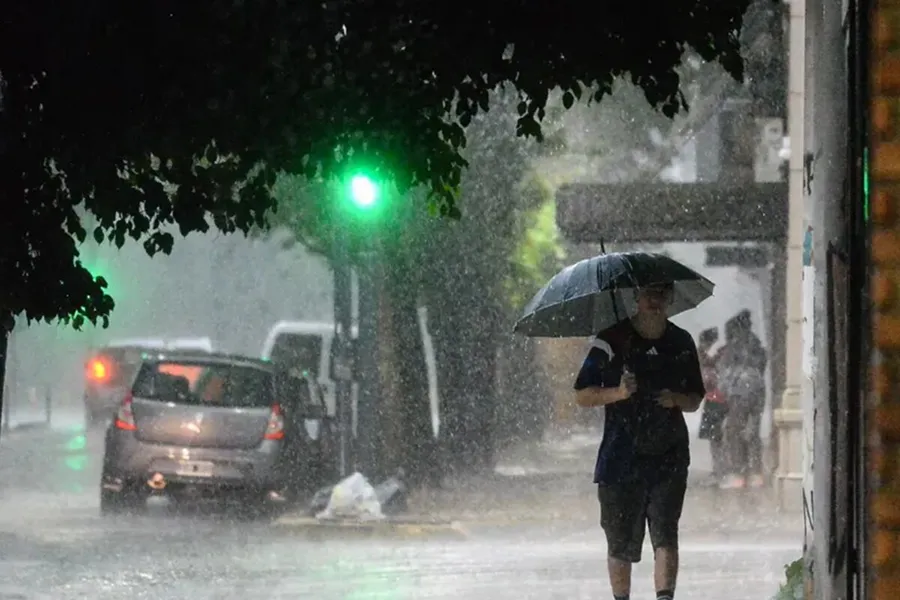 Rige una alerta por tormentas y fuertes vientos en algunas zonas del país