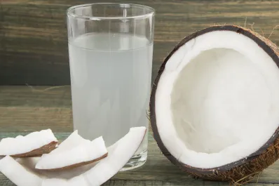 ¿Cuál es el efecto del agua de coco en los riñones?