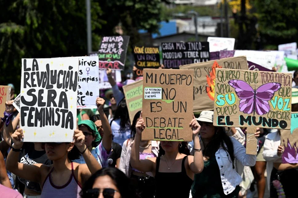 MOVIMIENTO. Cientos de marchas están convocadas en decenas de países del mundo para reclamar por el acceso de las mujeres a plena ciudadanía.