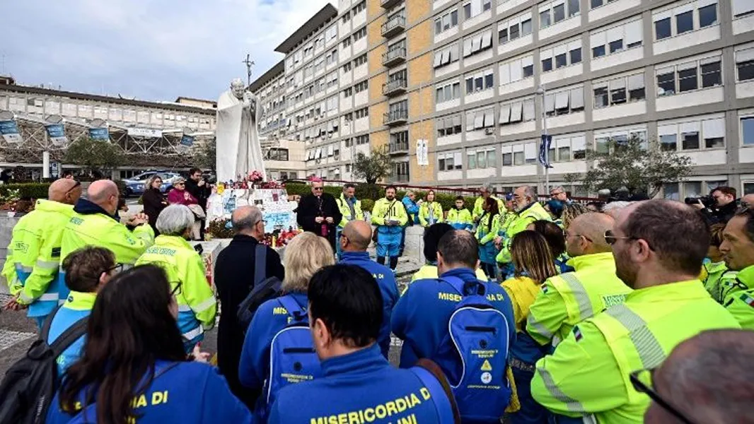 EN ROMA. El papa Francisco agradeció por los cuidados médicos que recibe.