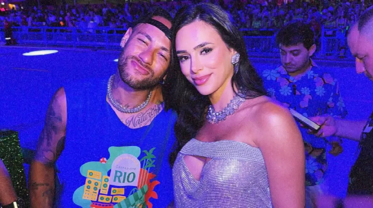 POLÉMICA. Neymar junto a su pareja durante el Carnaval de Río de Janeiro.