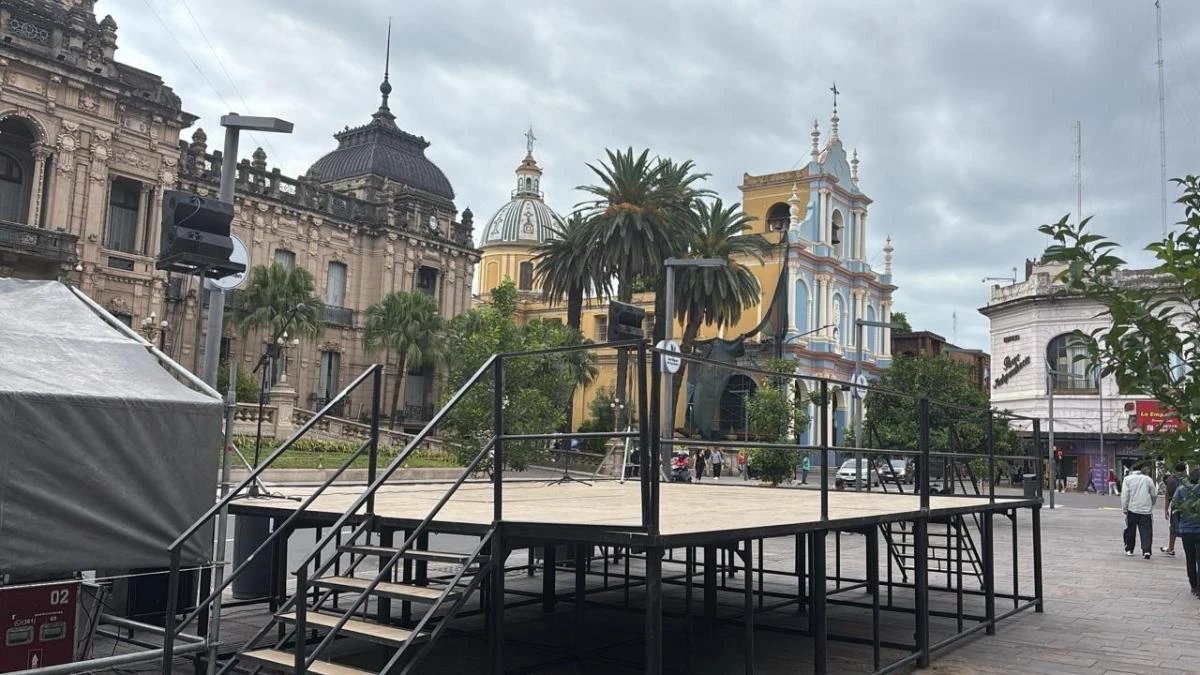 Los preparativos en plaza Independencia