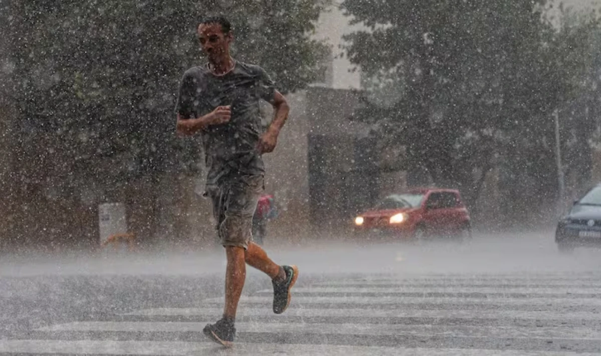 La razón por la que no decsiende la temperatura en verano.