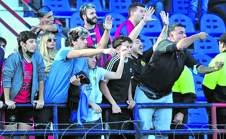 El fútbol como espejo social: lo que las tribunas nos dicen sobre la sociedad