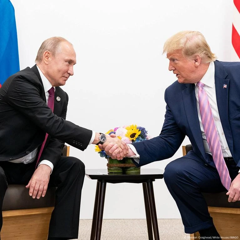 VÍNCULOS. Trump trata de adular a Putin, pero según los expertos, eso sólo le traerá desprecio.  