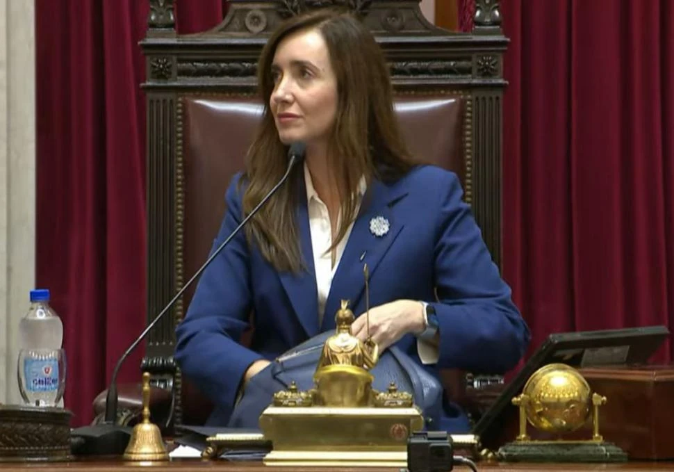 EN SUS MANOS. La titular del Senado tiene que resolver los pedidos de sesión formulados por la oposición.