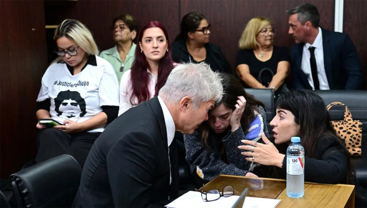 Dalma, Giannina y Jana, en la primera fila, junto a Verónica Ojeda. FOTO TOMADA DE INFOBAE.COM