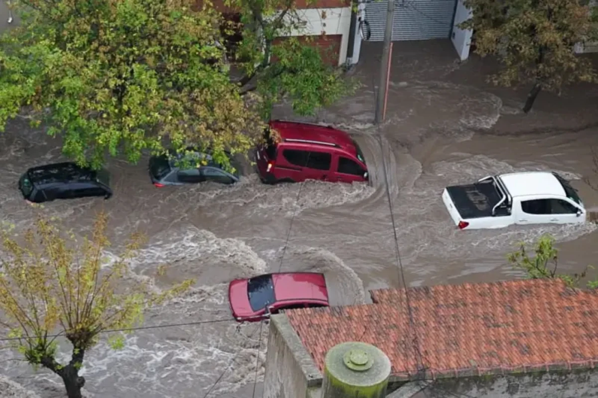 En Bahía Blanca, en unas pocas horas cayó la mitad de la lluvia que cae en todo un año.