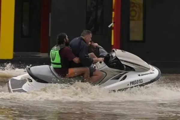 No podíamos dejarlos ahí: dos amigos arriesgaron todo para rescatar a sus vecinos en Bahía Blanca