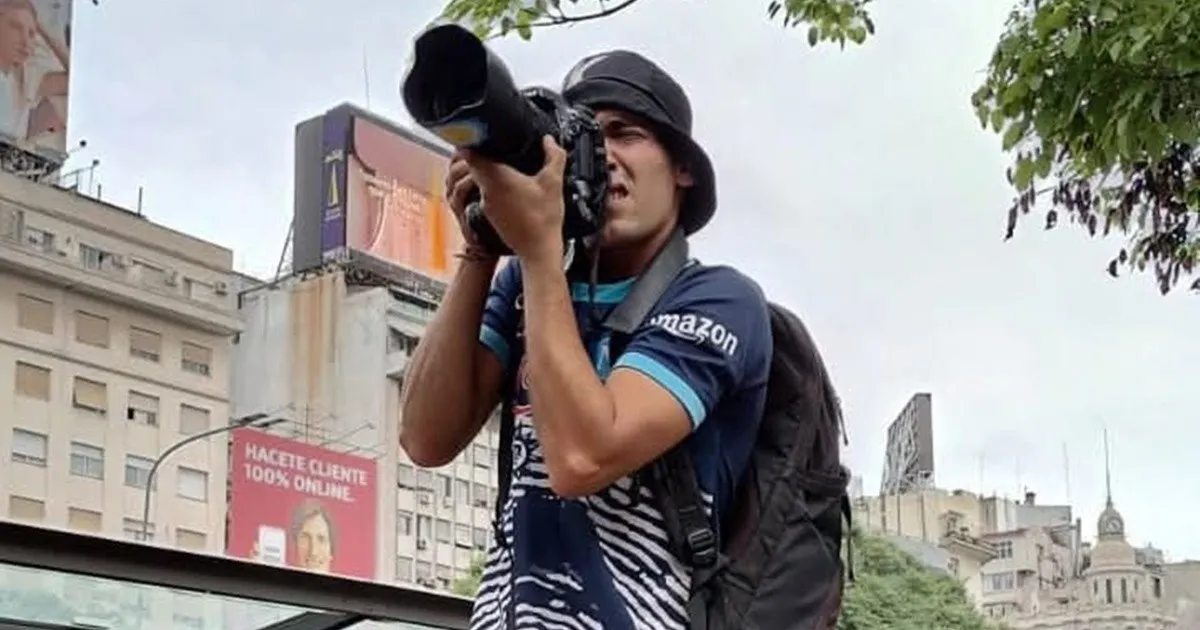 Frente al Congreso: un fotógrafo recibió el impacto de una cápsula de gas lacrimógeno en la cabeza y está grave