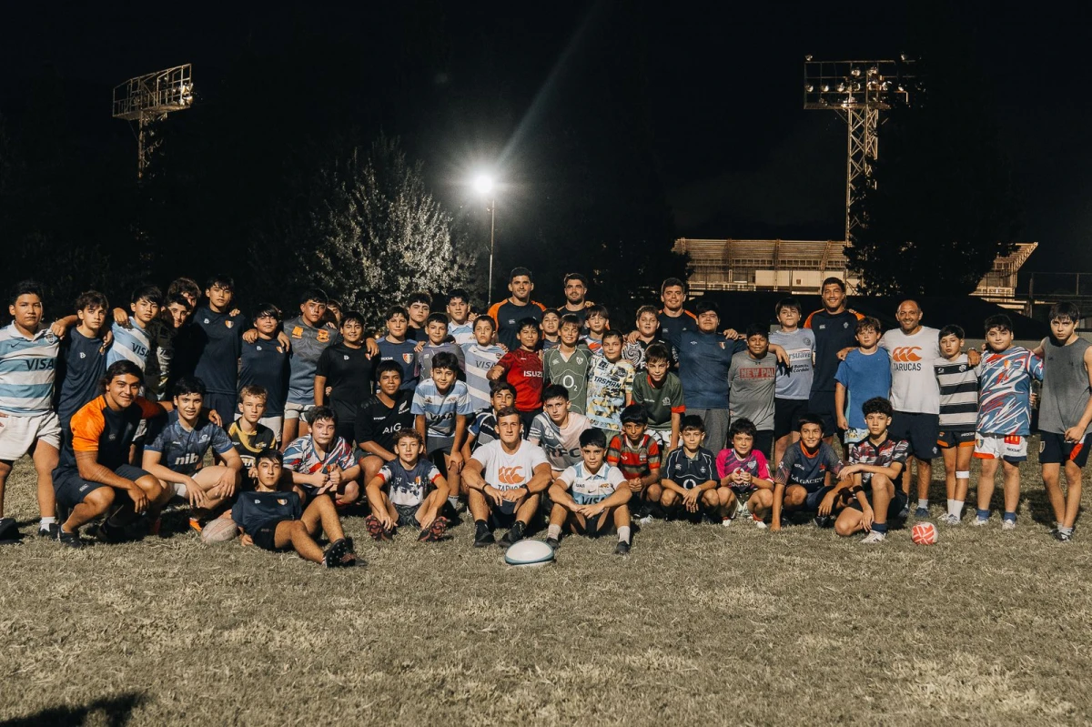 No sólo piensa en el Súper Rugby Américas: Tarucas acompañó entrenamientos de divisiones infantiles