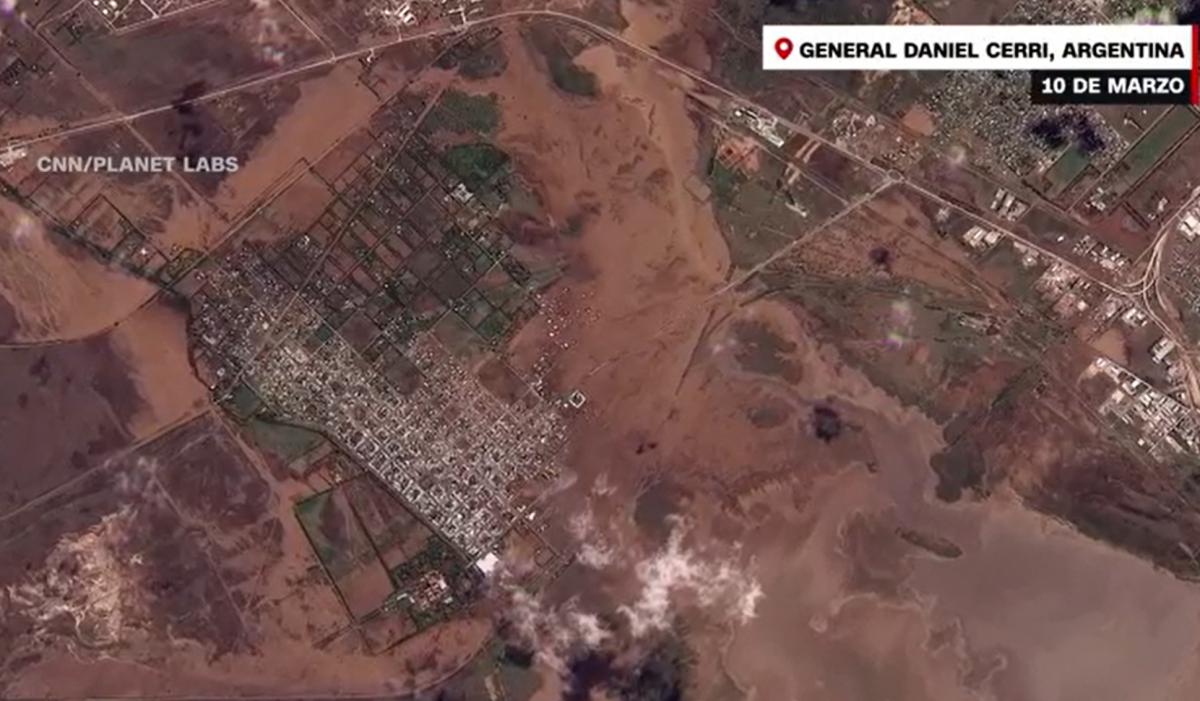 Esta imagen muestra a General Cerri después de las inundaciones, con grandes manchas marrones que corresponden a barro y agua.