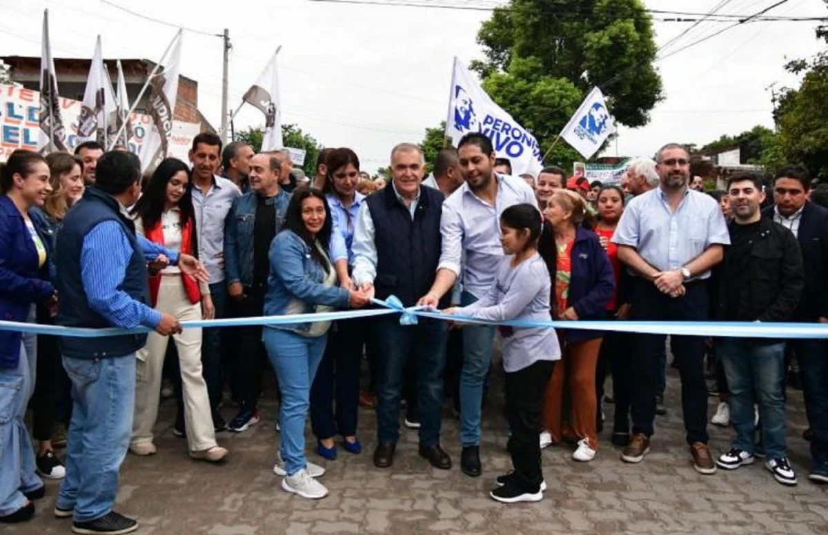 Jaldo inauguró obras de iluminación y pavimentación en Acheral