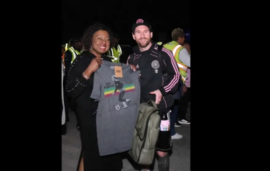 El particular regalo que recibió Lionel Messi en su llegada a Jamaica