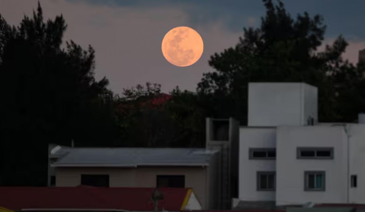 El eclipse desde Tegucigalpa ORLANDO SIERRA - AFP/ La Nación