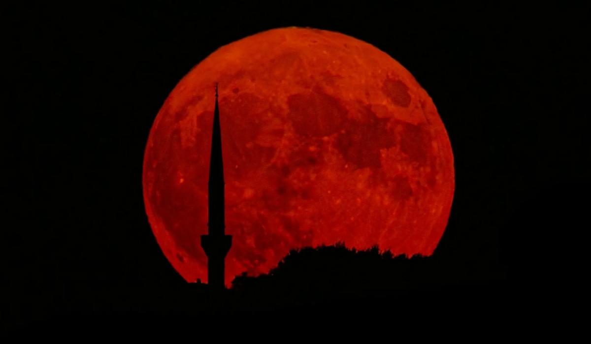 El eclipse lunar de esta madrugada dio lugar a una vista fascinante.
