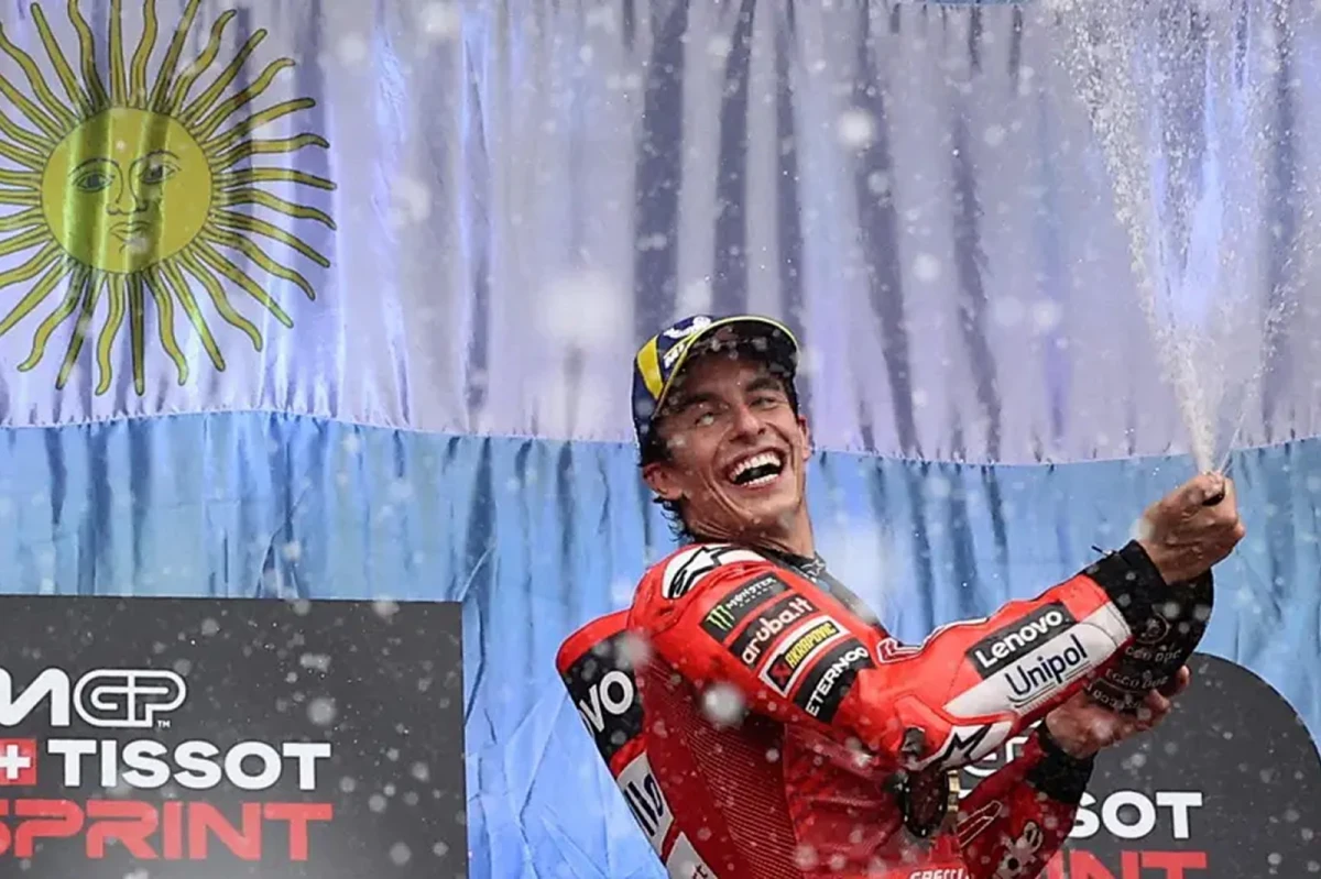 Marc Márquez festejando. 