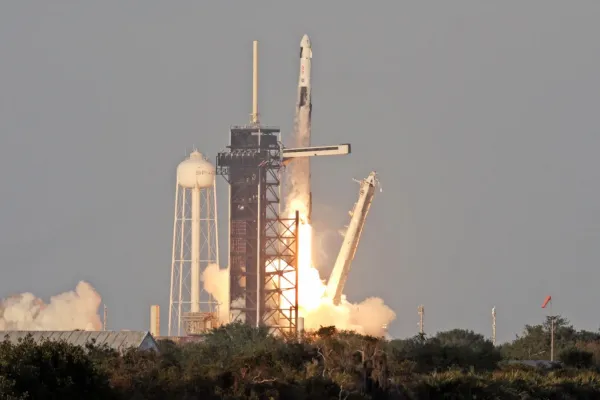 Así fue el increíble despegue de Space X Crew-10, la misión que permitirá volver a los astronautas atrapados