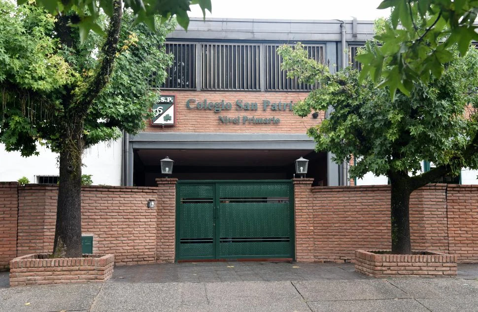 FACHADA. El portón es el ingreso de la primaria del colegio San Patricio ubicado en Yerba Buena. la gaceta / foto de josé nuno