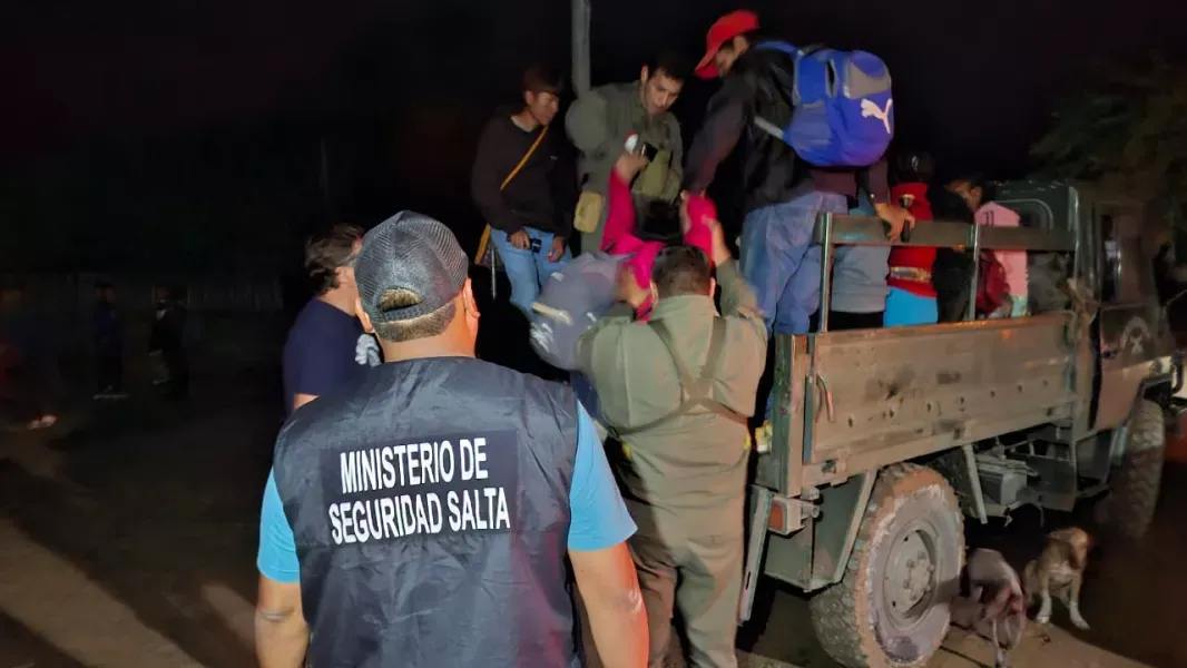 Salta: más de 300 familias aisladas y viviendas derrumbadas por la crecida del río Pilcomayo