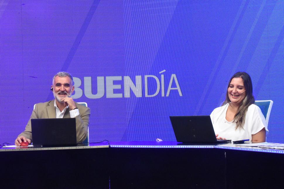 “BUEN DÍA” Indalecio Sánchez y Gabriela Baigorrí.