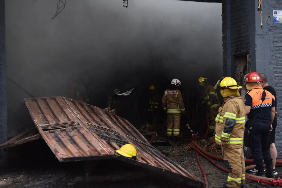 Incendio de gran magnitud en una distribuidora de Concepción