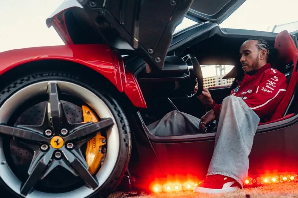 El estreno frustrante de Lewis Hamilton con Ferrari: tensión en radio y un resultado amargo en Australia